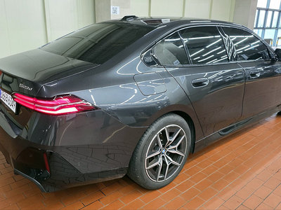 2026 BMW 5 SERIES photo 4