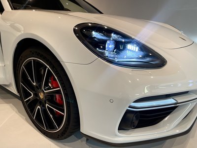 صورة 8 لـ 2019 Porsche PANAMERA