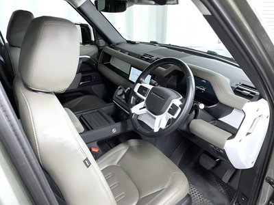 LAND ROVER DEFENDER - 9
