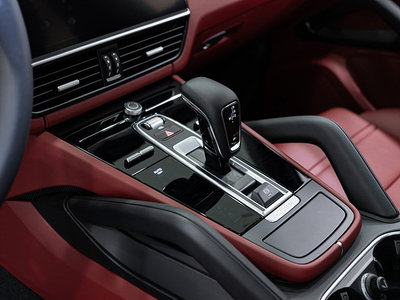 2022 Porsche CAYENNE photo 9