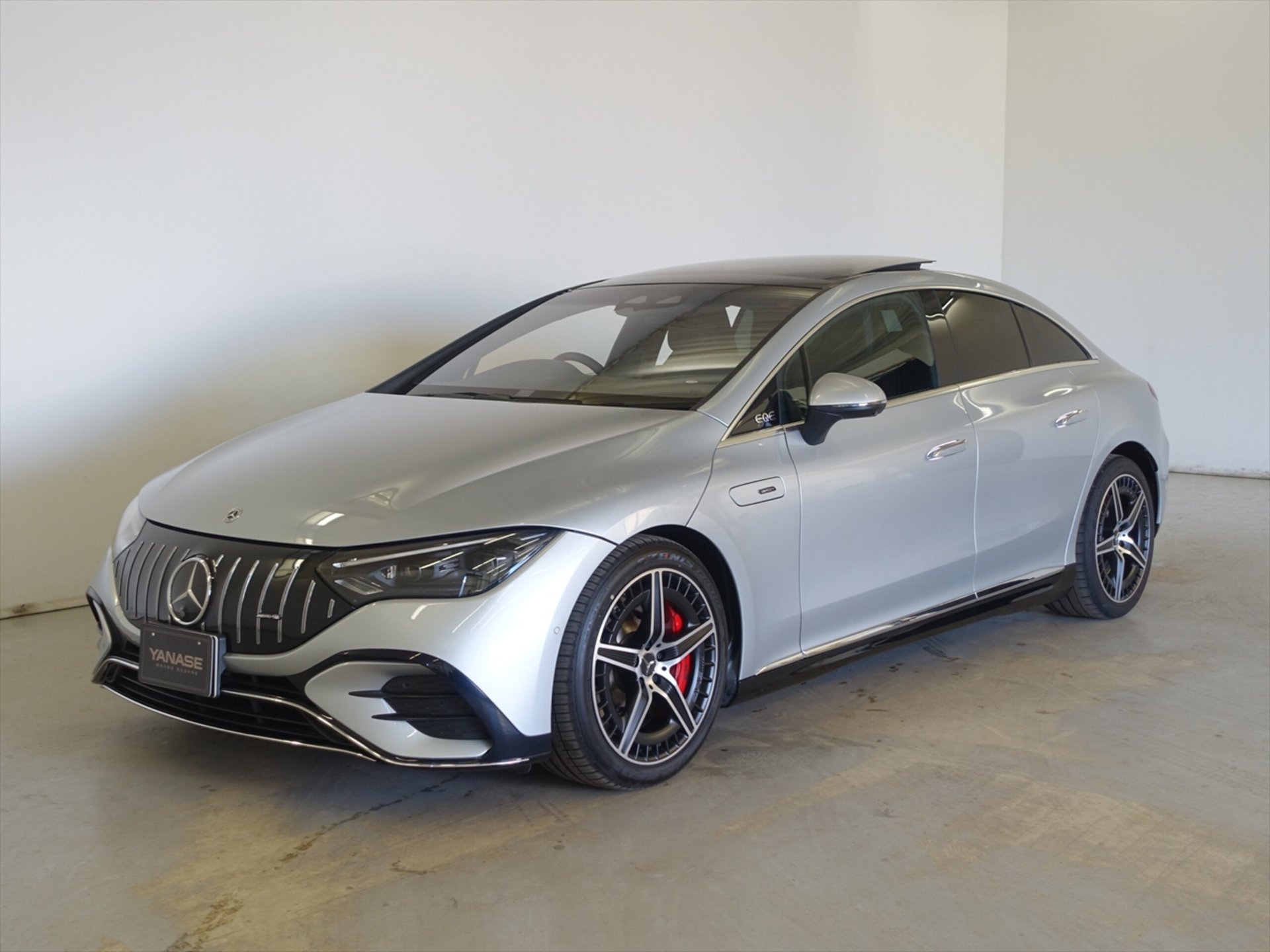 MERCEDES-BENZ EQE AMG - View 1