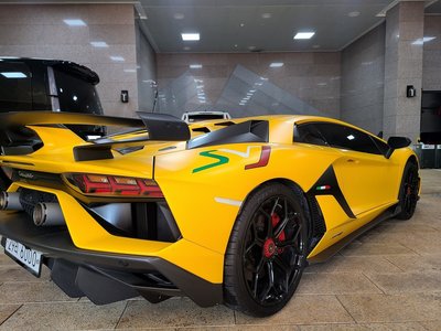 LAMBORGHINI AVENTADOR - 3