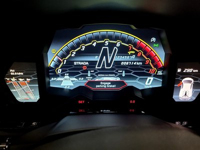 LAMBORGHINI AVENTADOR - 8