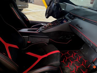 LAMBORGHINI AVENTADOR - 10