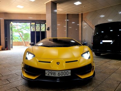 LAMBORGHINI AVENTADOR - 5