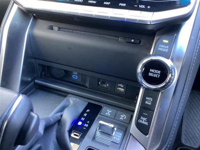 TOYOTA LAND CRUISER 300 - 8