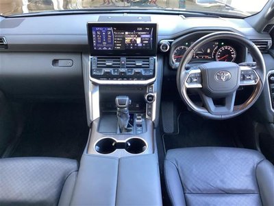 TOYOTA LAND CRUISER 300 - 3