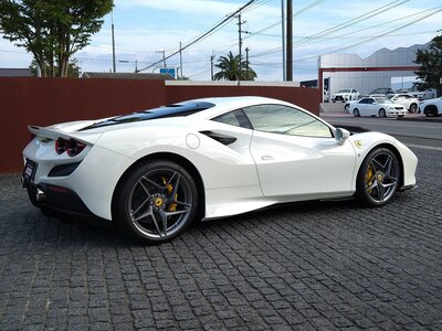 FERRARI F8 TRIBUTO - 4