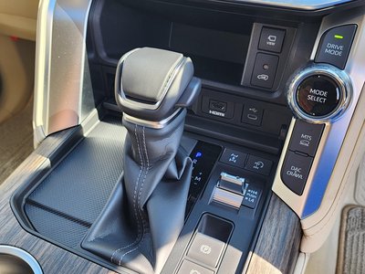 2026 Toyota LAND CRUISER 300 — миниатюра 23