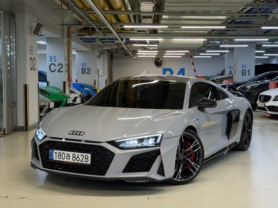 AUDI R8 - 1