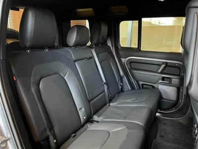 LAND ROVER DEFENDER - 10