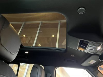 LAND ROVER DEFENDER - 8