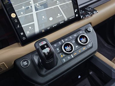 LAND ROVER DEFENDER - 9