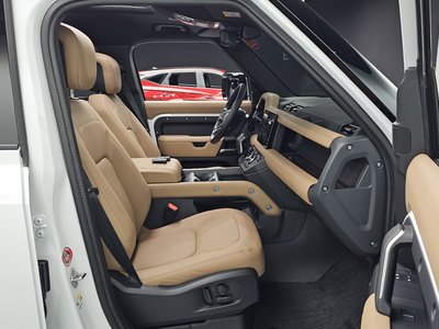 LAND ROVER DEFENDER - 10