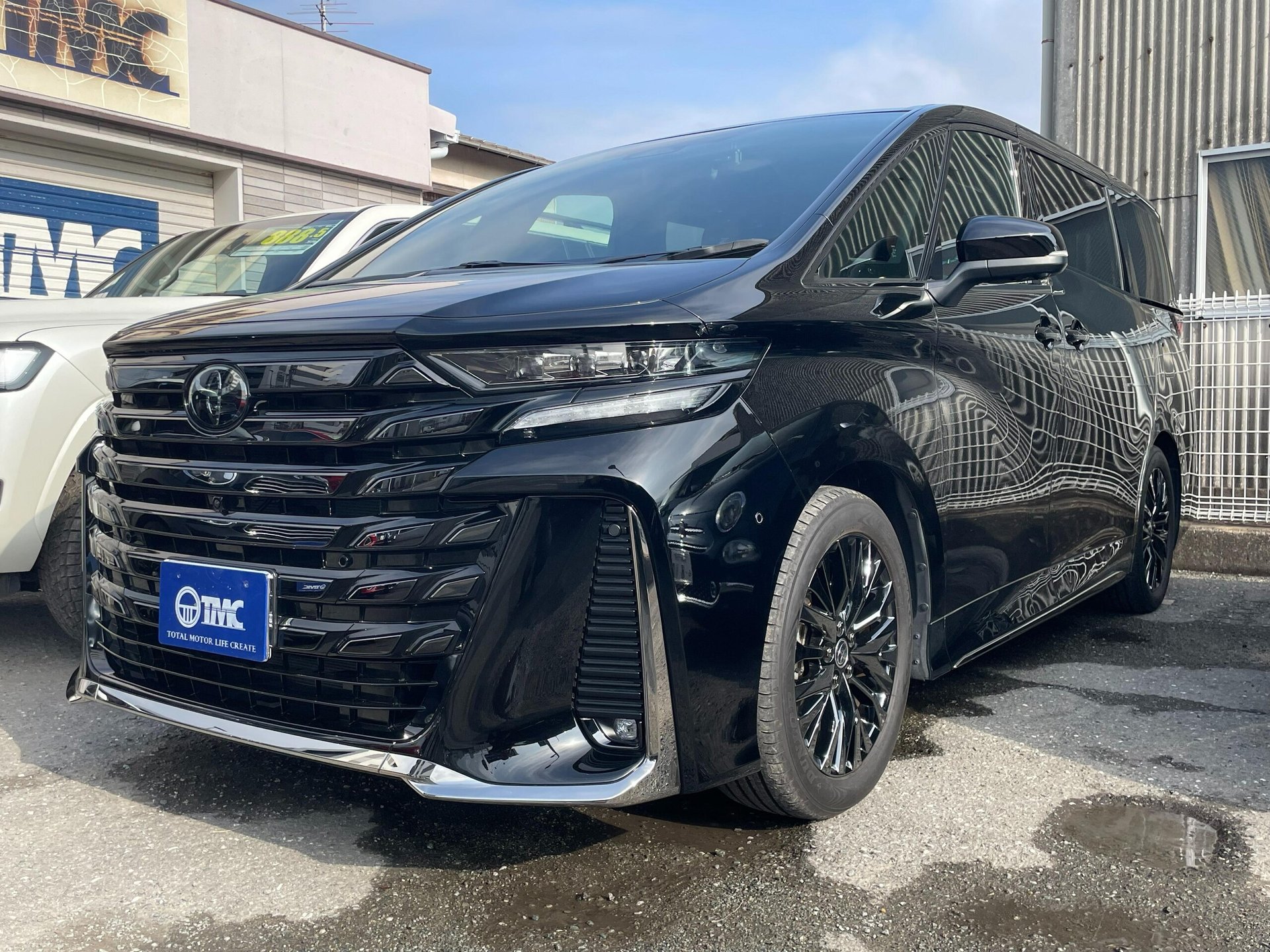 TOYOTA VELLFIRE - View 1