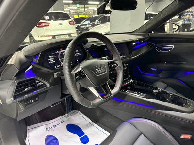 AUDI RS E-TRON GT - 3