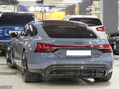 AUDI RS E-TRON GT - 2