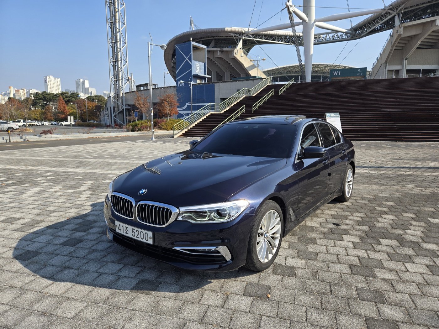 BMW 5 SERIES - View 1