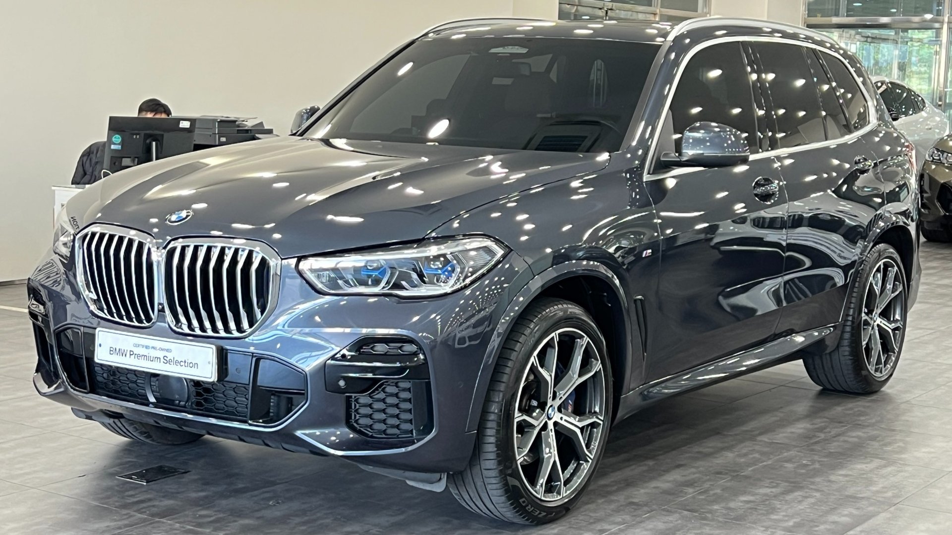 BMW X5 - View 1