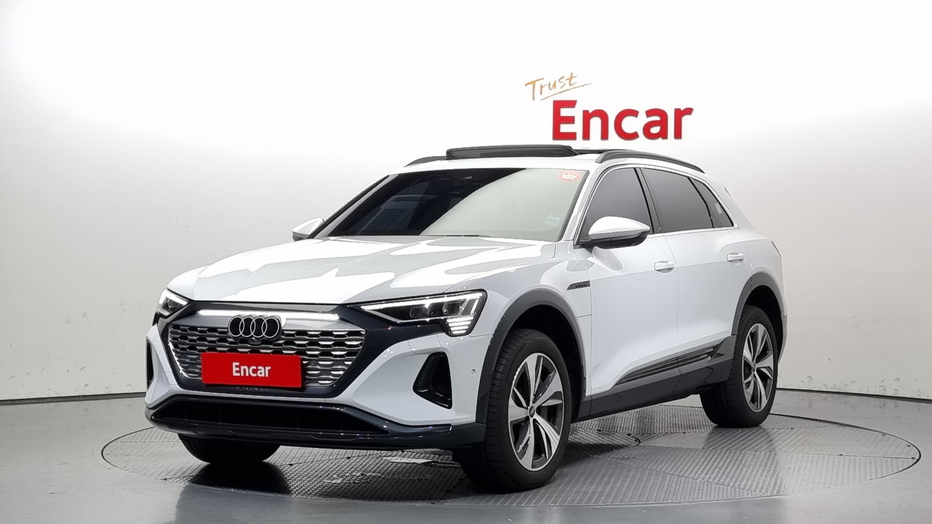 AUDI Q8 E-TRON - View 1