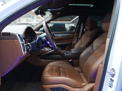 PORSCHE CAYENNE - 8