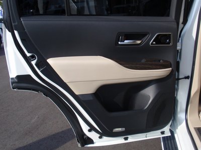 2023 Toyota LAND CRUISER 300 thumbnail 25