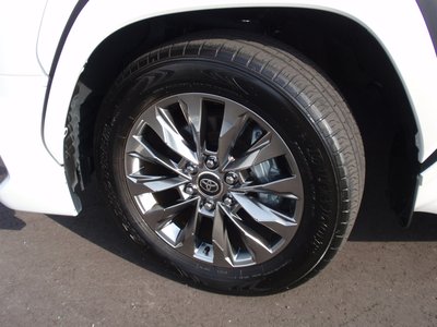 2023 Toyota LAND CRUISER 300 thumbnail 27
