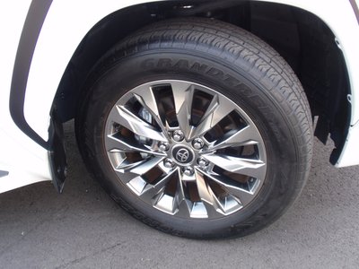 2023 Toyota LAND CRUISER 300 thumbnail 32