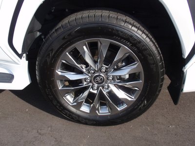 2023 Toyota LAND CRUISER 300 thumbnail 28