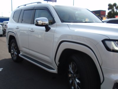 2023 Toyota LAND CRUISER 300 thumbnail 43