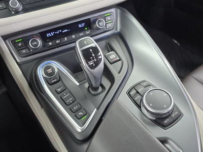 صورة 9 لـ 2015 BMW I8