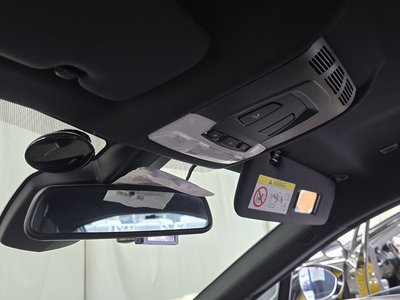 2015 BMW I8 — миниатюра 17