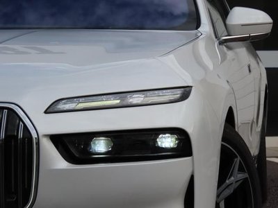 BMW 7 SERIES - 8