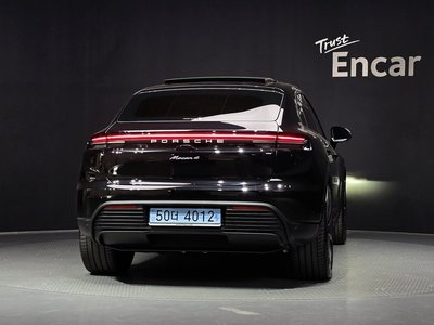 PORSCHE MACAN - 3