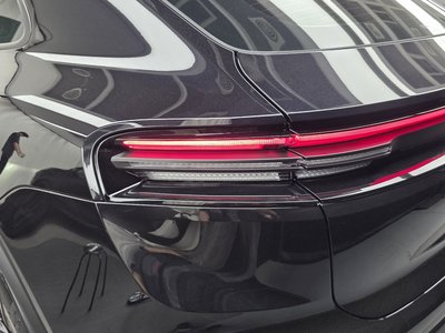 PORSCHE MACAN - 10