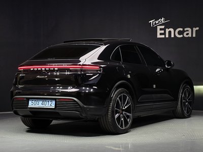 PORSCHE MACAN - 4