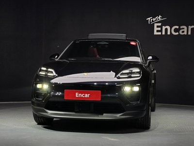 PORSCHE MACAN - 2