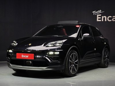 PORSCHE MACAN - 1