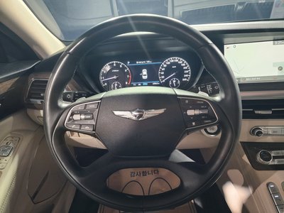 2021 Genesis G90 — миниатюра 14