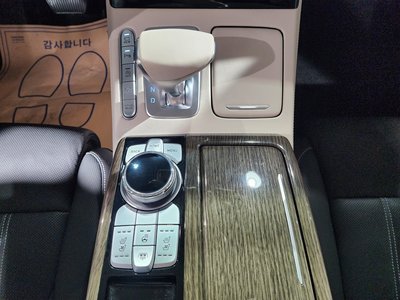 2021 Genesis G90 — миниатюра 18