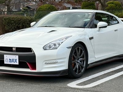 NISSAN GT-R - 1