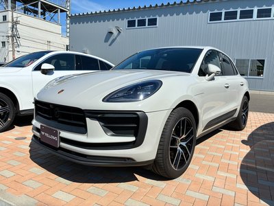 PORSCHE MACAN - 1