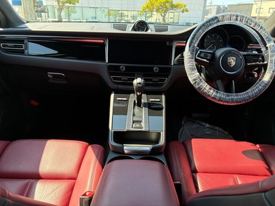 PORSCHE MACAN - 10