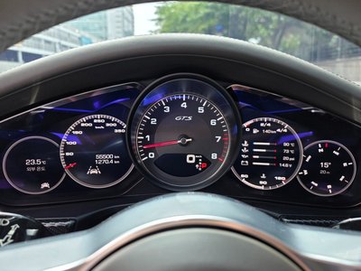 PORSCHE PANAMERA - 8