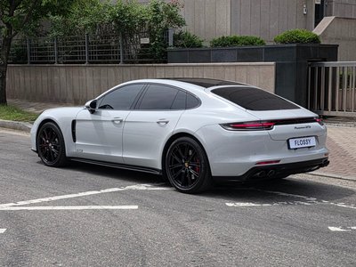 PORSCHE PANAMERA - 4