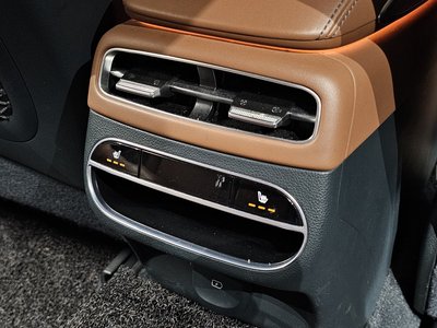 2022 Genesis GV70 — миниатюра 17