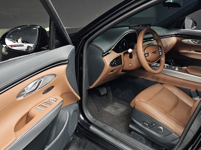 صورة 10 لـ 2022 Genesis GV70