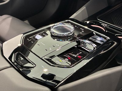 2024 BMW 5 SERIES — миниатюра 24