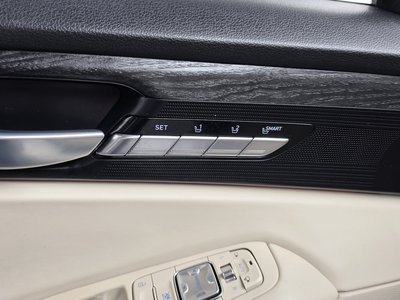 2021 Genesis G90 — миниатюра 32