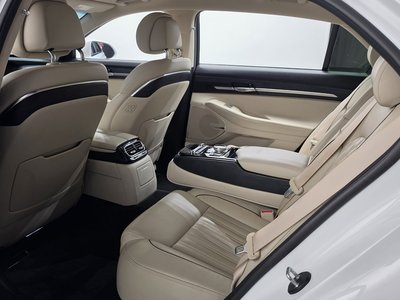 2021 Genesis G90 — миниатюра 17